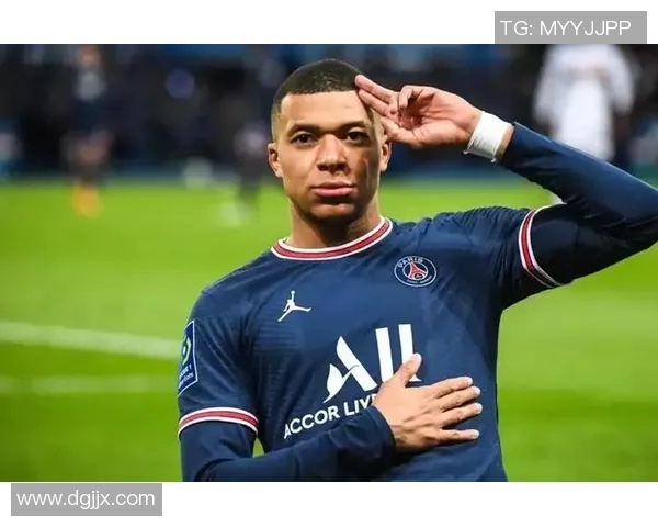 足球球星惊讶瞬间曝光 球场上震撼时刻引爆全球球迷热议